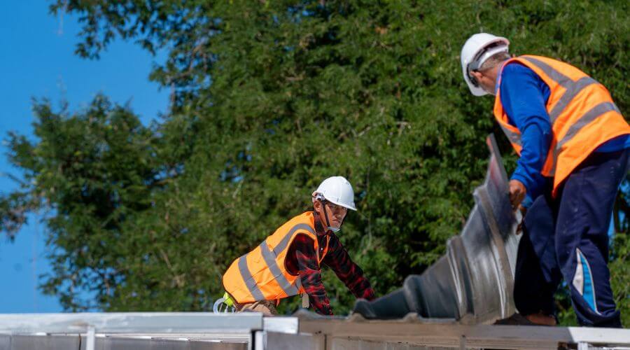 Professional gutter cleaning in Pecks Mill, WV